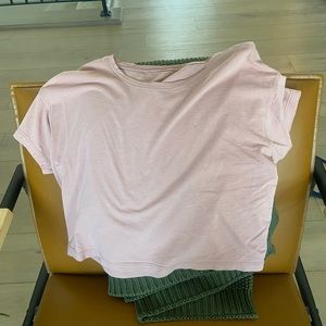 Cate tee lululemon sz 2/4